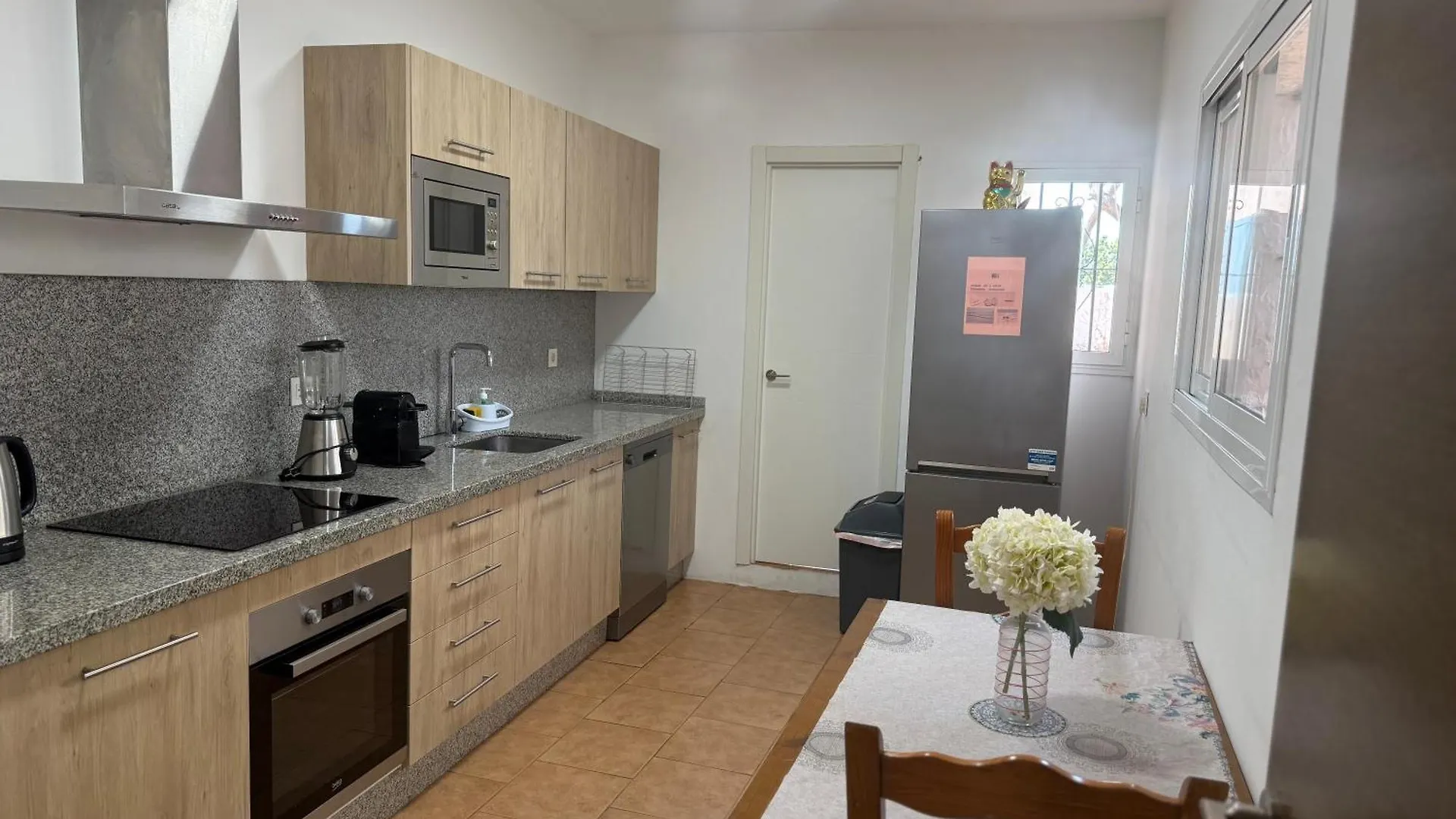 Casa De 5 Dormitorios Cerca De La Playa En Marbella Elviria