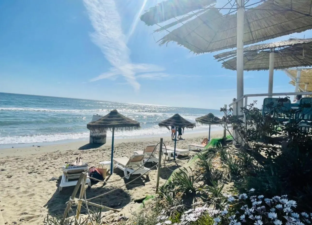 Casa De 5 Dormitorios Cerca De La Playa En Marbella Elviria