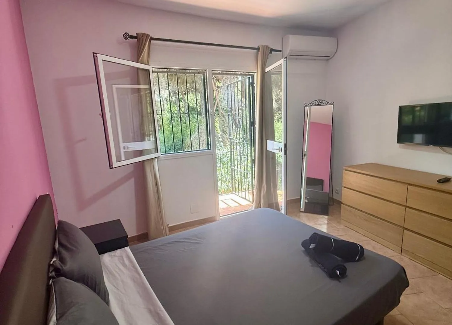 بيت للعطل Casa De 5 Dormitorios Cerca De La Playa En Marbella Elviria إسبانيا